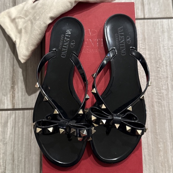 Valentino Garavani Rockstud Bow Thong Sandals Size 37 - Picture 1 of 7